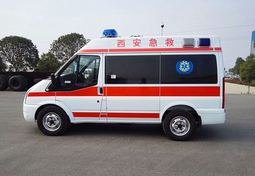 国六福特V348短轴中顶救护车（柴油版）